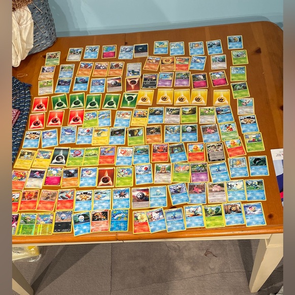 239 assorted Pokémon trading cards. - Picture 6 of 7